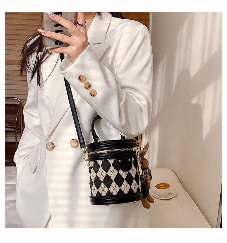 Fiorelle Women‘s Artisan Quilted Crossbody Bag Vintage Bunny Charm Bucket Tote