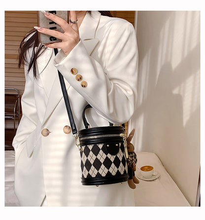 Fiorelle Women‘s Artisan Quilted Crossbody Bag Vintage Bunny Charm Bucket Tote