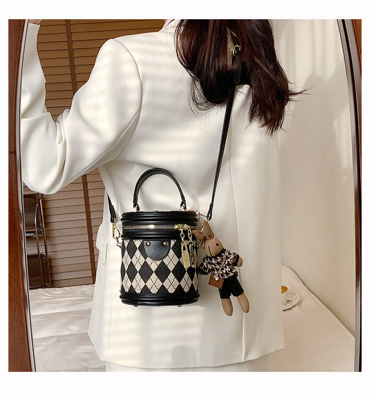 Fiorelle Women‘s Artisan Quilted Crossbody Bag Vintage Bunny Charm Bucket Tote