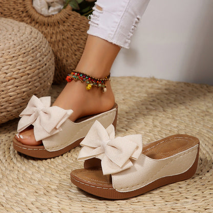 Fiorelle Women’s Liora Bow Flower Platform Wedge Slide Sandals – Peep-Toe Wide Strap Summer Slides (US 5–10.5)