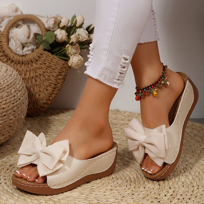 Fiorelle Women’s Liora Bow Flower Platform Wedge Slide Sandals – Peep-Toe Wide Strap Summer Slides (US 5–10.5)