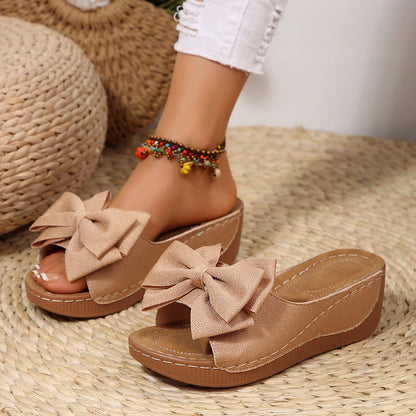 Fiorelle Women’s Liora Bow Flower Platform Wedge Slide Sandals – Peep-Toe Wide Strap Summer Slides (US 5–10.5)