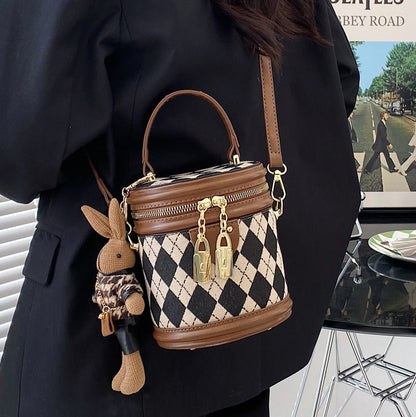 Fiorelle Women‘s Artisan Quilted Crossbody Bag Vintage Bunny Charm Bucket Tote