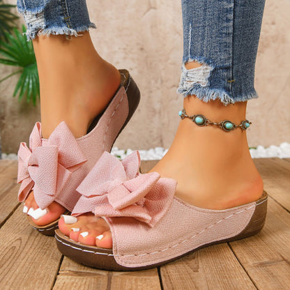 Fiorelle Women’s Liora Bow Flower Platform Wedge Slide Sandals – Peep-Toe Wide Strap Summer Slides (US 5–10.5)