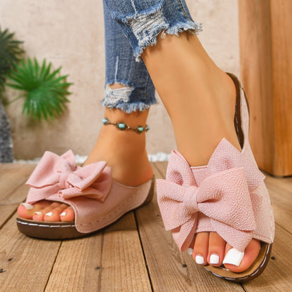 Fiorelle Women’s Liora Bow Flower Platform Wedge Slide Sandals – Peep-Toe Wide Strap Summer Slides (US 5–10.5)