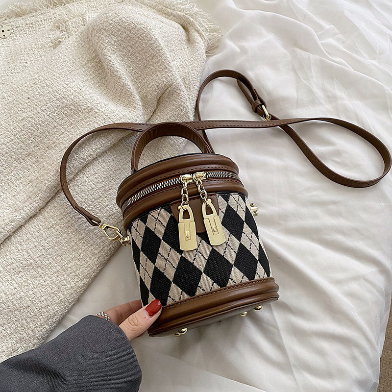 Fiorelle Women‘s Artisan Quilted Crossbody Bag Vintage Bunny Charm Bucket Tote