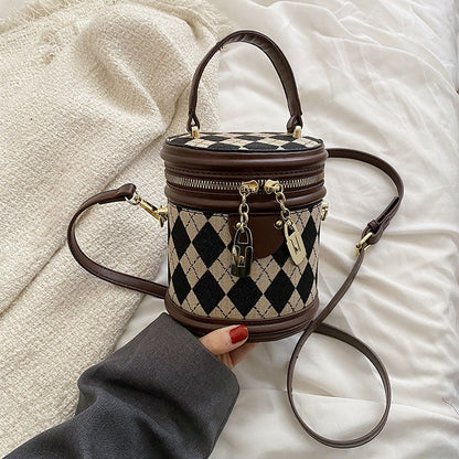 Fiorelle Women‘s Artisan Quilted Crossbody Bag Vintage Bunny Charm Bucket Tote
